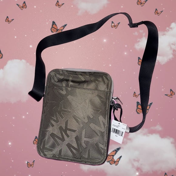 Michael Kors Kent Olive Flight Bag - Picture 3 of 4